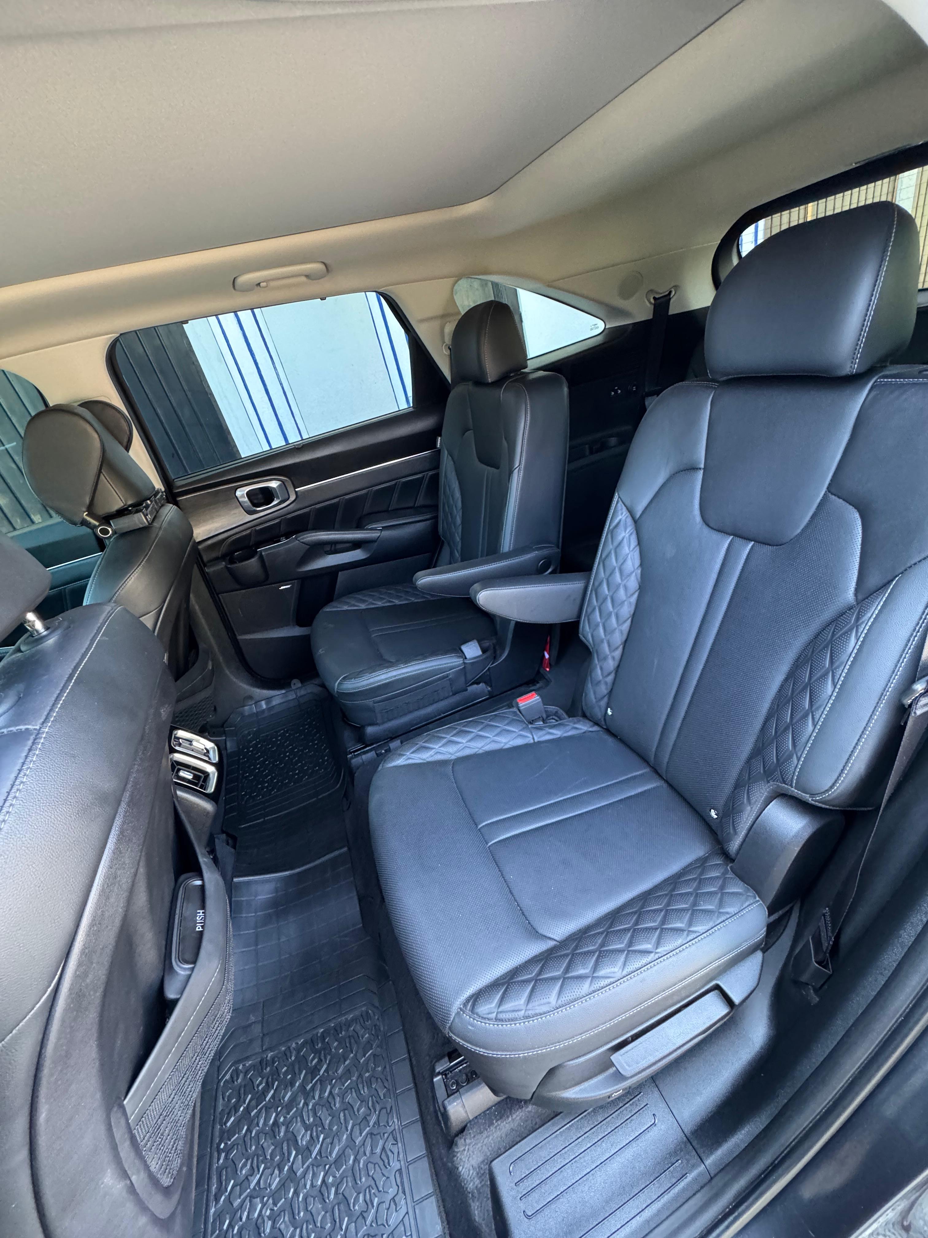 Kia Sorento rear view