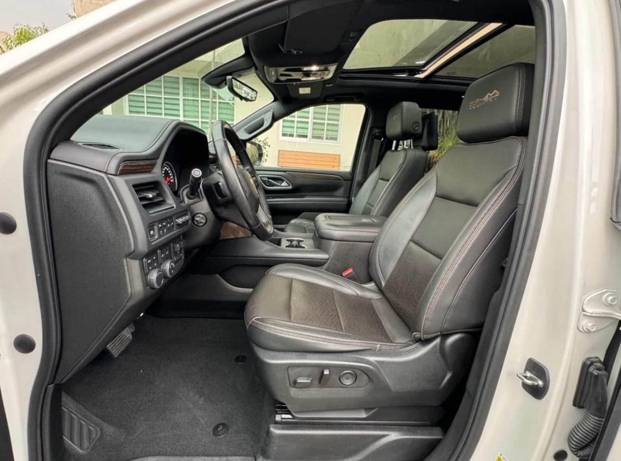 Chevrolet Suburban 2023 Premium white side view