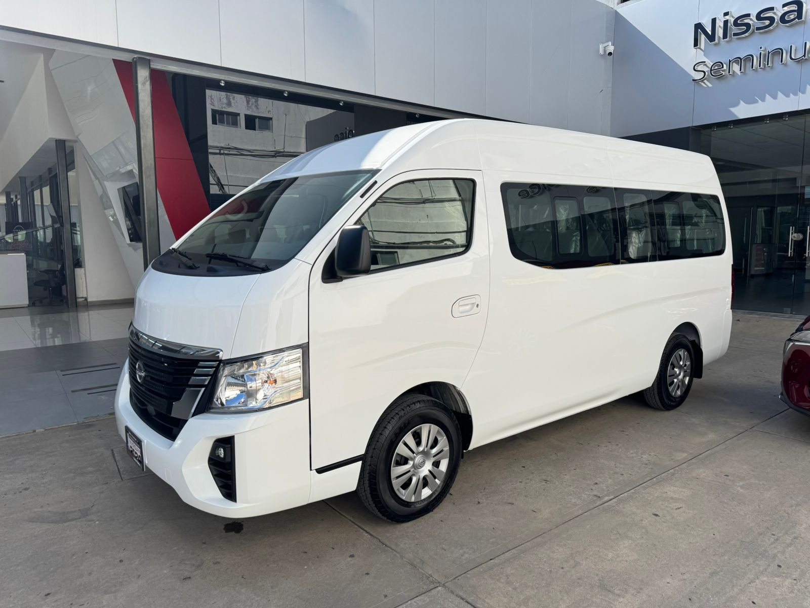 Nissan Urvan 2024 front view
