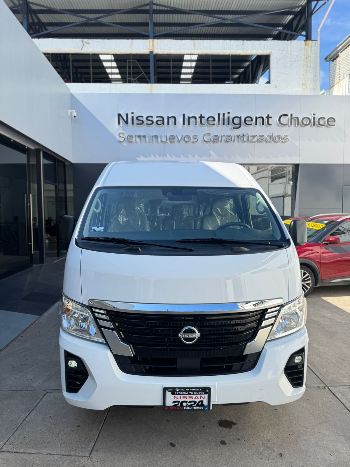 Nissan Urvan 2024 side view